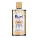 Un tube de 15 ml de Crème Contour des Yeux Éclaircissante Garnier Vitamine C, conçue pour illuminer le contour des yeux. Son emballage élégant aux tons beige et orange met en valeur sa formule enrichie en vitamine C pour un teint éclatant. Dakar