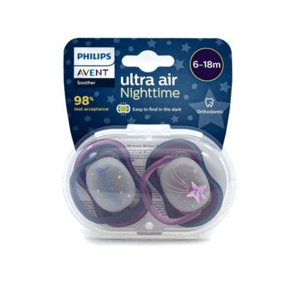 L'emballage de la Sucette Ultra Air Nuit avec Panneau Lumineux (6 à 18 mois/Rose) de Philips Avent comprend deux sucettes orthodontiques aux motifs fantaisistes — un texte de rêve avec des étoiles et une licorne — mettant l'accent sur l'acceptation de la tétine et la localisation facile pendant la nuit. Dakar