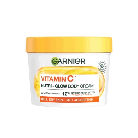 Un contenant blanc de 380 ml de Crème pour le Corps Eclat à la Vitamine C Garnier Body SuperFood avec un couvercle orange, mettant en valeur la glycérine, le beurre de karité et la mangue pour une peau terne et sèche et une absorption rapide. Dakar