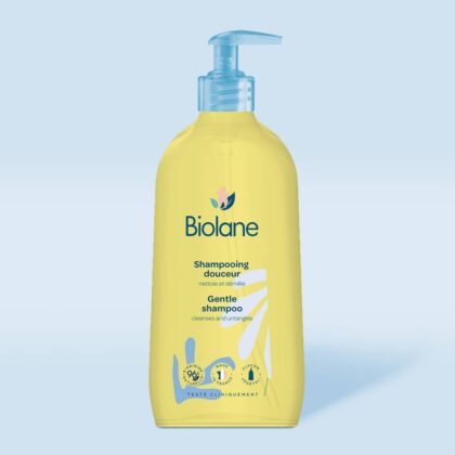 Formulée à 97% d'ingrédients d'origine naturelle, l'Eau Pure H2O Biolane  permet de nettoyer parfaitement et en douceur la peau du bébé…