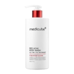 Un flacon pompe blanc étiqueté "Medicube Gel Douche corps Anti-Acné Apaisant 400g" avec un distributeur rouge, contenant des AHA, BHA, PHA, et Niacinamide, est présenté sur un fond blanc uni. Dakar