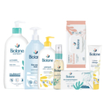 Le Kit Biolane Bébé : Gamme Complet de Naissance, comprenant des lotions, une eau nettoyante, des lingettes, une crème, un pain de savon, un flacon pulvérisateur et une boîte de sérum physiologique, est présenté à l'endroit sur un fond blanc. Dakar
