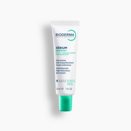 Un tube blanc de Bioderma SEBIUM KERATO+ Gel-Crème Anti-Imperfections pour peaux à tendance acnéique, 30ml, avec un bouchon vert se tient debout sur un fond blanc. Dakar