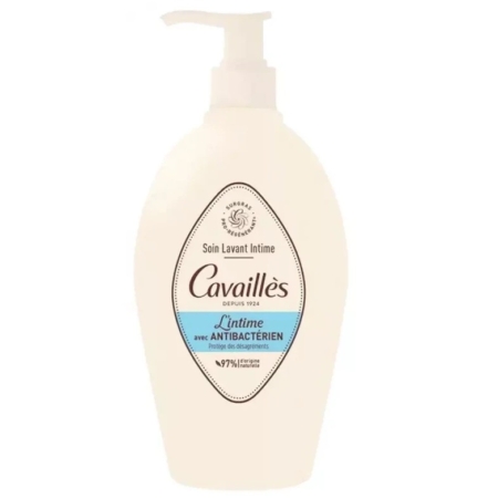 Flacon pompe de 500ml de Cavaillès Soin Toilette Intime Anti Bactérien avec un corps blanc cassé, une étiquette beige avec un texte noir et bleu, et un distributeur à pompe blanc pour une utilisation pratique. Dakar
