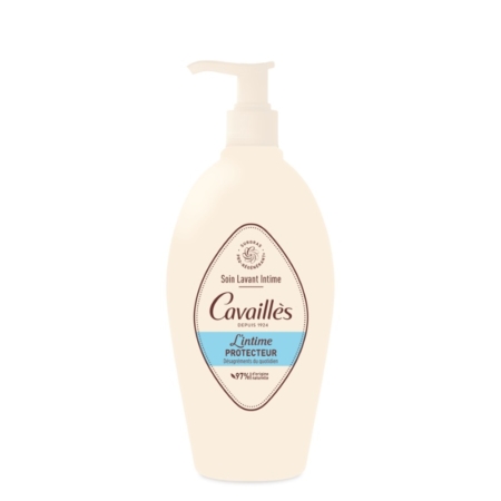 Un flacon pompe beige de 500 ml de Cavaillès Soin Toilette Intime Anti Bactérien avec une étiquette blanche et bleue, un texte en français et le logo de la marque se tient debout sur un fond blanc. Dakar