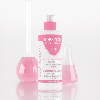 Un lait éclaircissant HT26 TOPSYGEL rose et blanc de 500 ml avec un distributeur à pompe et un texte bilingue se dresse devant deux flacons de laboratoire remplis, sur un fond blanc doux qui met en valeur son design épuré et minimaliste. Dakar