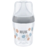 Le biberon NUK Perfect Match Gris 150 ml pour bébés de 0 à 6 mois est doté d'une tétine en silicone souple, d'un couvercle gris et est décoré de motifs de ballons bleus, orange et beiges ainsi que du logo « NUK » sur le devant. Dakar