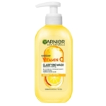 Un flacon pompe transparent de 200 ml de Gel Nettoyant Illuminateur Visage Vitamine C de Garnier Skin Naturals, orné d'une tranche de citron. Ce gel jaune revendique un effet éclaircissant et un teint éclatant. Dakar