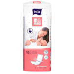 Le coffret Bella Mamma Protections Période Post-Partum représente une femme souriante avec son bébé, avec des éléments roses et blancs. Il promet un confort accru grâce aux illustrations des serviettes hygiéniques, idéales à chaque étape de la maternité. Contient 10 serviettes de 34 x 12 cm chacune. Dakar