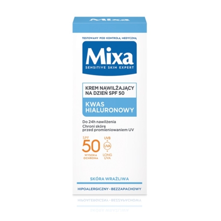 Une boîte de Mixa Crème Hydratante + Protection Solaire SPF50 Acide Hyaluronique 50 ml pour peaux sensibles, dans un emballage blanc et bleu avec un texte en polonais, offre une protection contre les UV et une hydratation pendant 24 heures. Dakar
