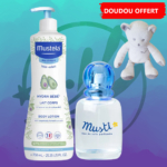 Le Kit Mustela Soins Bébé Lait 750 ml + Parfum + Doudou OFFERT est présenté, comprenant un lait corporel, une eau parfumée et un ours en peluche gris clair avec une bannière rouge "DOUDOU OFFERT" dans le coin supérieur droit. Dakar