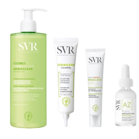 Quatre produits SVR Sebiaclear Gamme Solution Anti-Imperfections Taches et Boutons — un flacon pompe vert, deux tubes blancs (dont un avec une étiquette rouge) et un petit flacon compte-gouttes marqué « [AZ] » — sont présentés sur un fond blanc. Dakar