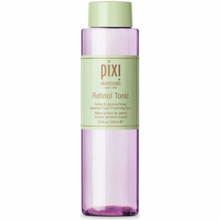 Un flacon violet translucide affiche une étiquette vert clair sur laquelle est inscrit « Pixi Retinol Tonic Tonique Jeunesse Avancé ». L'étiquette met l'accent sur « Rétinol et fleur de jasmin » ainsi que sur « Tonique préservant la jeunesse avancée » en anglais et en français, avec un volume généreux de 8,5 fl oz / 250 ml. Dakar