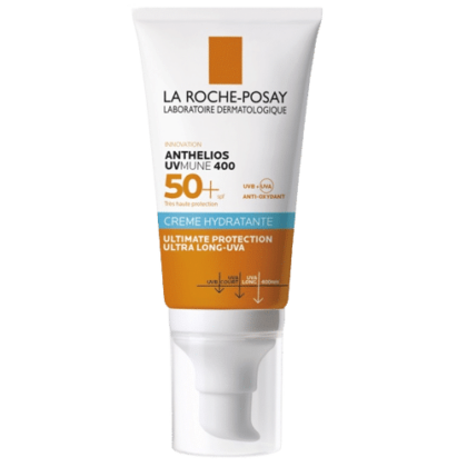 La Roche-Posay Anthelios UVMUNE 400 Ultra - Crème SPF50+ AVEC Parfum 50 ml se présente dans un tube blanc rehaussé de touches d'orange et de bleu. L'emballage met en valeur la mention "Crème Hydratante", qui offre une protection supérieure contre les rayons UVA ultra-longs. Dakar
