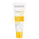 Tube de 40 ml de crème solaire Bioderma Photoderm MAX Aquafluide SPF 50+ Matifiante, idéale pour le climat ensoleillé de Dakar, au Sénégal, qui offre une défense solaire active grâce à sa texture hydratante et ultra-légère. Le tube blanc est orné d'un texte orange et noir. Dakar