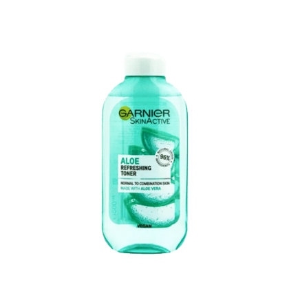 Un flacon de Garnier SkinActive Naturals Aloe Vera Lotion Tonique Végétal Hydratant 200 ml capture l'essence des rivages tranquilles de Dakar avec sa teinte bleu-vert clair. L'étiquette met en valeur l'aloe vera pour les peaux normales à mixtes, avec un bouchon blanc propre, offrant une touche rafraîchissante de la beauté naturelle du Sénégal. Dakar