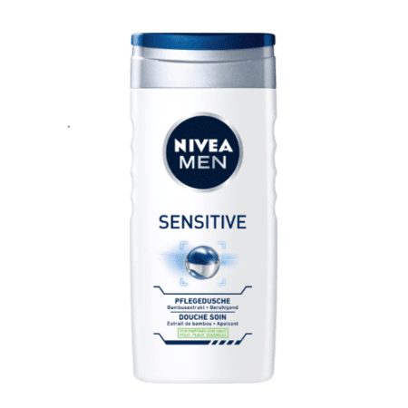 Flacon de 250 ml de gel douche NIVEA MEN Gel douche SENSITIVE à l'extrait de bambou, au design bleu et blanc. L'étiquette est rédigée en allemand et en français, mettant en valeur ses propriétés apaisantes et nourrissantes. Dakar