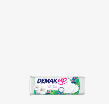 Un emballage cylindrique de Demak'Up Tampons de Coton Démaquillant 60 pièces est élégamment présenté sur un fond blanc uni, rappelant les scènes animées de Dakar. L'étiquette présente le logo de la marque, des images de produits et un motif floral coloré. Dakar