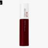 Le produit est un tube de rouge à lèvres, de couleur rouge vif avec un bouchon blanc sur lequel figure le texte « Super Stay Matte Ink ». Le nom de la marque « Maybelline New York » est élégamment imprimé verticalement en blanc sur la partie rouge, ce qui lui donne un aspect chic. Cet article élégant complète parfaitement l'esthétique dynamique de Dakar. Dakar