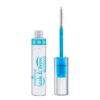 Le tube de **Essence Cosmetics Mascara Gel pour sourcils et cils 9 ml** est doté d'un capuchon qui révèle un applicateur à pinceau recouvert d'un gel bleu transparent. L'emballage, qui capture l'essence vibrante de Dakar, présente une base blanche avec du texte et des détails turquoise. Dakar