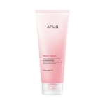Un tube rose et blanc étiqueté "Inoya Laboratoire Routine Complète Anti-Boutons Et Anti-Taches", au design minimal et au bouchon transparent, contient 150 ml (5.07 fl. oz) de mousse nettoyante. Dakar