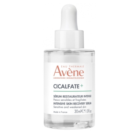 Un flacon compte-gouttes transparent contenant le Sérum Récupération Intensif d'Avène Cicalfate+ (30 ml) avec un bouchon blanc, idéal pour les peaux sensibles. S'associe parfaitement au Coffret Best de vitamine C de Pixi pour une routine éclatante. Dakar