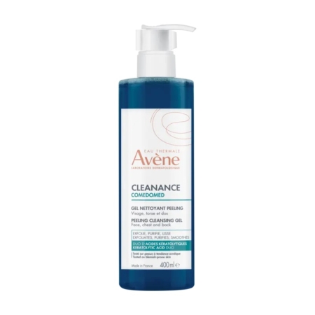 Le gel nettoyant peeling Avène Cleanance Comedomed pour le visage, le décolleté et le dos, en flacon pompe de 400 ml, s'associe parfaitement au Coffret Best of Rose de Pixi. Le flacon bleu est doté d'une pompe blanche et d'une étiquette bilingue anglais/français. Dakar