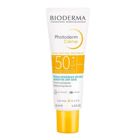 Un tube de 40 ml (1,3 fl oz) de Bioderma Photoderm MAX Crème SPF 50+ est idéal pour les rues ensoleillées de Dakar, au Sénégal. Formulée pour les peaux sèches et sensibles, elle offre une protection solaire active avec une texture hydratante et est annoncée comme résistante à l'eau et sans parfum. Dakar