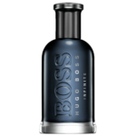 Un flacon bleu foncé d'Hugo Boss Eau de Parfum Infinite BOSS Bottled 50 ml avec "BOSS HUGO BOSS INFINITE" écrit sur le devant