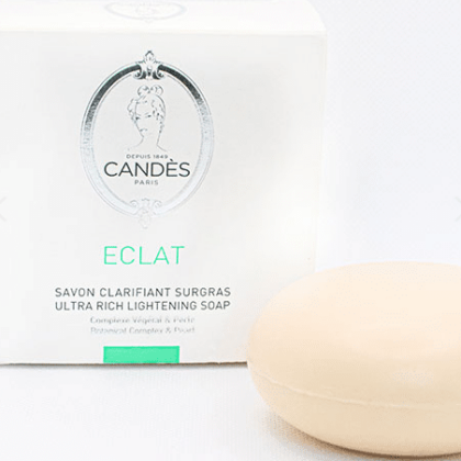 Une boîte de Candés Savon Clarifiant Surgras 150 mg d'Univers Cosmetix