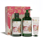 Un coffret cadeau sur le thème floral comprenant un nettoyant pour le corps