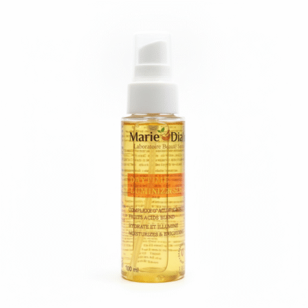 Flacon plastique transparent de 150 ml des Laboratoires Dr Marie Diallo Eau lumineuse R avec pompe blanche et liquide jaune, conçu pour illuminer, clarifier le teint et nourrir intensément la peau. Dakar