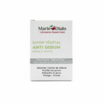 Façade d'une boîte blanche étiquetée "Dr Marie Diallo Laboratoires SAVON VEGETAL ANTI ACNE 150g : Boutons Points noirs", mettant en avant ses bienfaits contre l'acné, les points noirs, et son utilisation pour les soins du visage et du corps. Dakar