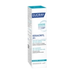 Une boîte rectangulaire contenant la crème apaisante anti-imperfections Ducray Keracnyl PP+ pour peaux à tendance acnéique, 30 ml, dans un emballage blanc orné d'un texte bleu et vert mettant en avant ses bienfaits pour la peau et l'image de marque. Dakar