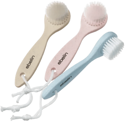 Découvrez la Brosse de nettoyage pour le visage Ebelin, disponible dans un ravissant ensemble de trois couleurs vives : beige, rose et bleu. Chaque brosse est dotée de poils texturés et de cordons en boucle, ajoutant une touche d'élégance inspirée de la culture dynamique de Dakar. Dakar