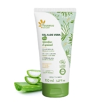 Un tube de Fleurance Nature Gel Aloe vera 150 ml se tient debout à côté de feuilles d'aloe vera, dans un emballage blanc et vert avec des illustrations botaniques, soulignant la pureté naturelle du produit. Dakar