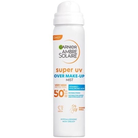 Un aérosol blanc de Garnier Ambre Solaire Brume sur Maquillage Protection UV SPF50 75ml avec un texte orange et bleu et un bouchon blanc, conçu pour une haute protection quotidienne contre les UV par-dessus le maquillage et contenant des ingrédients clés. Dakar