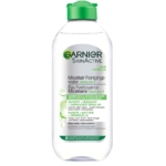 Un flacon en plastique transparent de 400 ml de GARNIER Eau Micellaire Démaquillante pour peaux Mixtes, conçu pour les peaux sensibles, avec un bouchon flip-top vert et un texte en néerlandais/français sur l'étiquette. Dakar