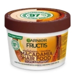Garnier Fructis Hair Food Masque Multi Usages à la Macadamia 400 ml, avec un couvercle brun et une étiquette jaune, est un masque capillaire lissant pour les cheveux secs et indisciplinés, composé à 97 % d'ingrédients naturels et enrichi de macadamia. Dakar