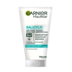 Un tube de Garnier Skin Naturals Pure Active 3-en-1 Anti-imperfections de 150 ml, présenté dans l'emballage blanc emblématique de Garnier avec des inscriptions vertes et noires, sert à la fois de nettoyant, d'exfoliant et de masque pour les peaux à tendance acnéique. Dakar