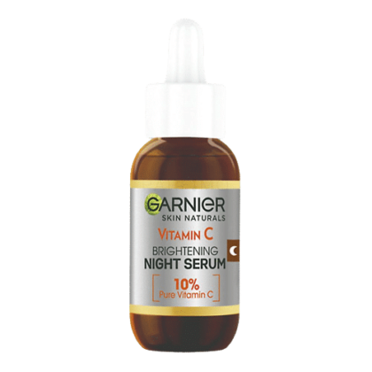 Un flacon de Garnier Skin Naturals Sérum Nuit Éclaircissant à la Vitamine C Booster d'Éclat 30 ml