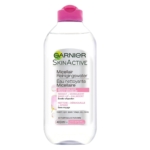 Un flacon transparent de 400 ml de Garnier SkinActive Solution Micellaire Tout En Un Tous Types de Peaux avec un bouchon rose et une étiquette multilingue, convenant à tous les types de peau. Dakar