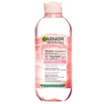 Le flacon transparent de 400 ml de Garnier Solution Micellaire à l'Eau de Rose est doté d'un bouchon rose et d'une étiquette multilingue. Le liquide légèrement rosé qu'il contient nettoie la peau en douceur. Dakar