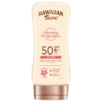 Un flacon de couleur crème de Hawaiian Tropic Glowing Protection Lait Solaire SPF50+ (180 ml) offre un parfum tropical, une protection UVA/UVB et est enrichi de beurre de karité et de vitamine E. Il est résistant à l'eau. Dakar