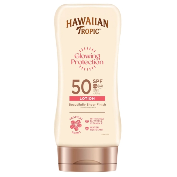 Un flacon de couleur crème de Hawaiian Tropic Glowing Protection Lait Solaire SPF50+ (180 ml) offre un parfum tropical, une protection UVA/UVB et est enrichi de beurre de karité et de vitamine E. Il est résistant à l'eau. Dakar