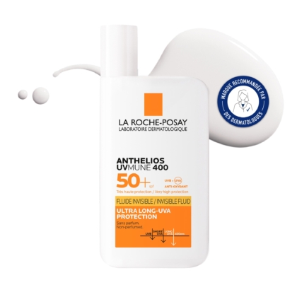 Un flacon blanc de La Roche-Posay Anthelios UVMUNE 400 Fluide Invisible SPF50+ 50ml Sans Parfum avec un texte orange et noir se trouve à côté d'une trace de produit et d'un sceau bleu "recommandé par un dermatologue". Dakar