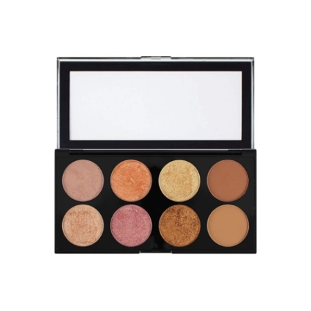 Une palette de fards à joues Ultra Blush de MakeUp Revolution ouverte, Golden Sugar, présente huit nuances rondes neutres et chatoyantes (1,6 g chacune) sur deux rangées de quatre, disposées sur un fond blanc. Dakar