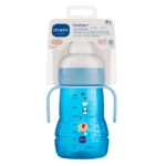 La Mam Tasse d'Apprentissage à Bec Bleue 220 ml est une tasse bleue pour bébé avec des poignées, des motifs d'animaux et de cœurs, un bec souple et des repères de mesure. Convient à partir de 4 mois. Dakar