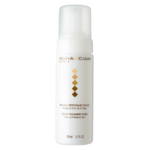 Flacon blanc de Nuhanciam Mousse Nettoyante Netteté et Éclat de la Peau Douce 170 ml aux accents dorés