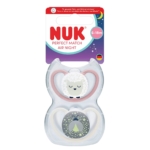 Ce lot de 2 sucettes Nuk Sucette Perfect Match Air Night en Silicone Age 6-18 mois comprend deux sucettes - l'une avec un mouton, l'autre avec une lune et des étoiles - dans une boîte violette à thème étoilé. Dakar